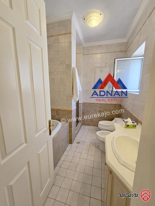 شقة طابقية مفروشة مساحة 400م للإيجار السنوي في عمان - الرابية