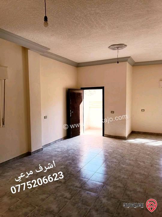 شقة طابق أرضي مساحة 100م مع ترس للبيع في الزرقاء الجديدة
