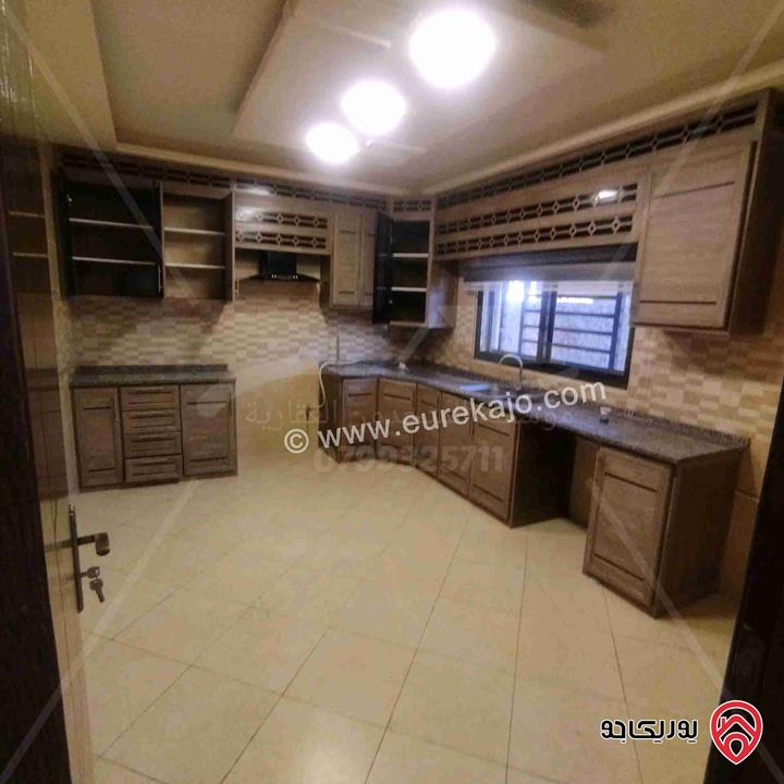 شقة فارغة طابق أرضي معلق مساحة 200م للايجار في عمان - أم السماق