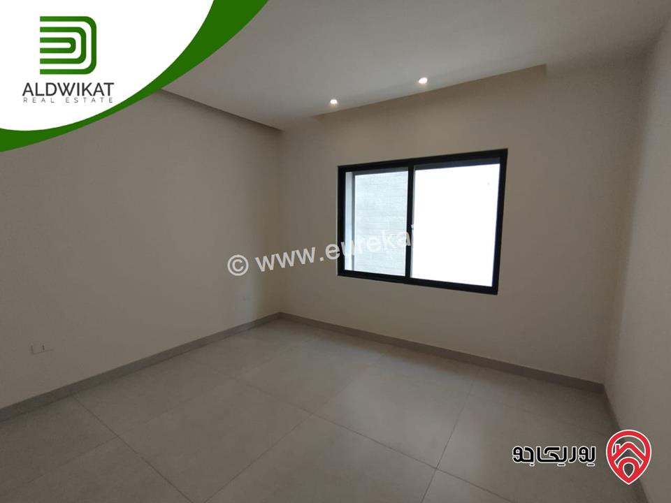 شقة  طابق ارضي مساحة البناء 370م ومساحة الترس 150م للبيع في عمان - دير غبار