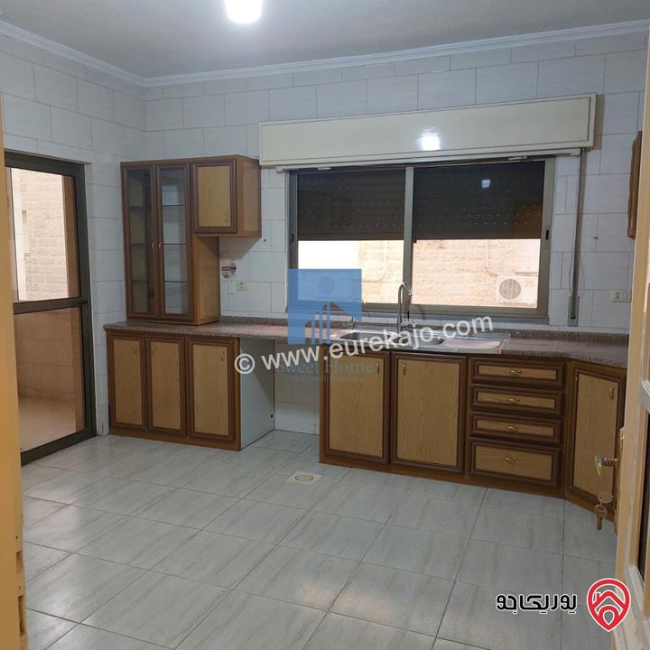 شقة مميزة طابق اول 185م  للبيع في عمان - دير غبار