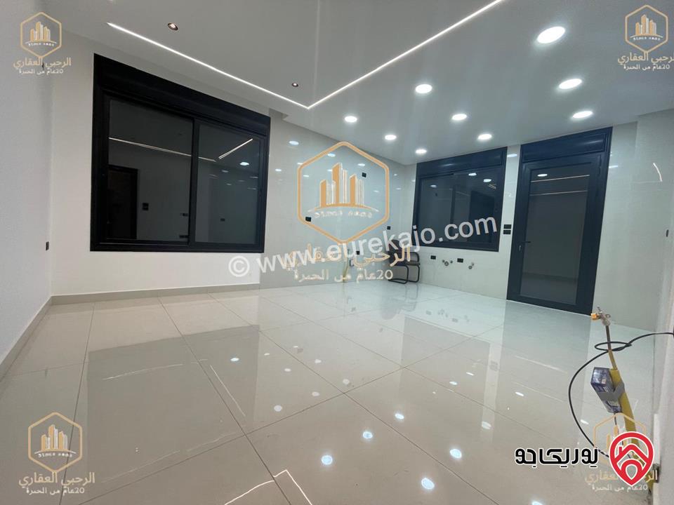 شقة ارضية مساحة 145م مع ترس خارجي 135م للايجار في عمان - الجندويل