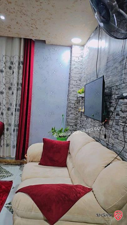منزل طابقين مساحة الارض 860م ومساحة البناء 440م مرخص للبيع في عمان - خريبة السوق العلكومية 