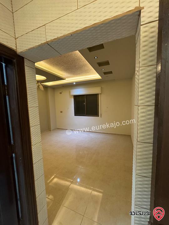 شقة ارضية مساحة 189م داخلي و 100م خارجي للإيجار في عمان - مرج الحمام 