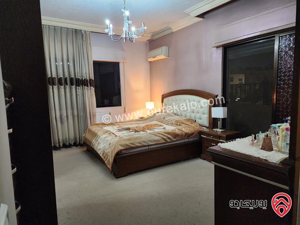 شقة طابقية  رووف كامل مساحة 300م للبيع في عمان - الشميساني