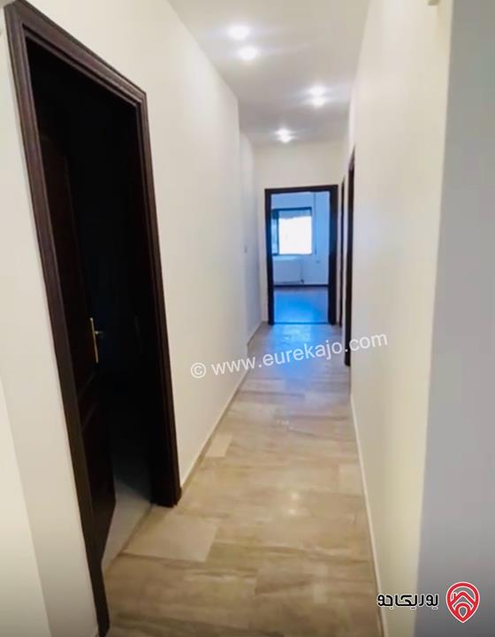 شقة طابق أرضي على مستوى الشارع مساحة 200م للبيع في عمان - خلدا 