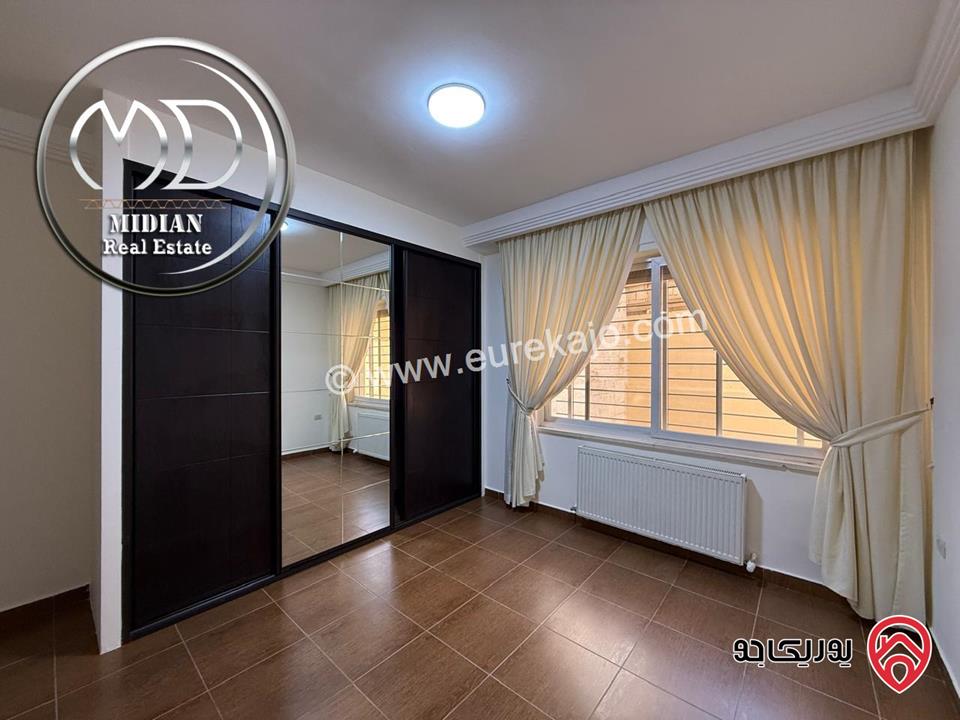 شقة شبه ارضي فارغة للايجار في عمان - دير غبار مساحة 200م مع ترس و حديقة 200م تشطيبات و ديكورات فاخرة