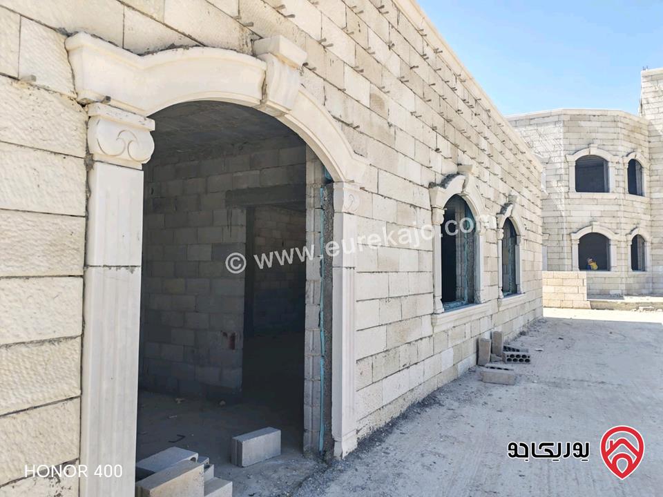 فيلا مساحة 415م مع إستراحة عظم على أرض 1 دونم و 77م للبيع في بيرين - العالوك