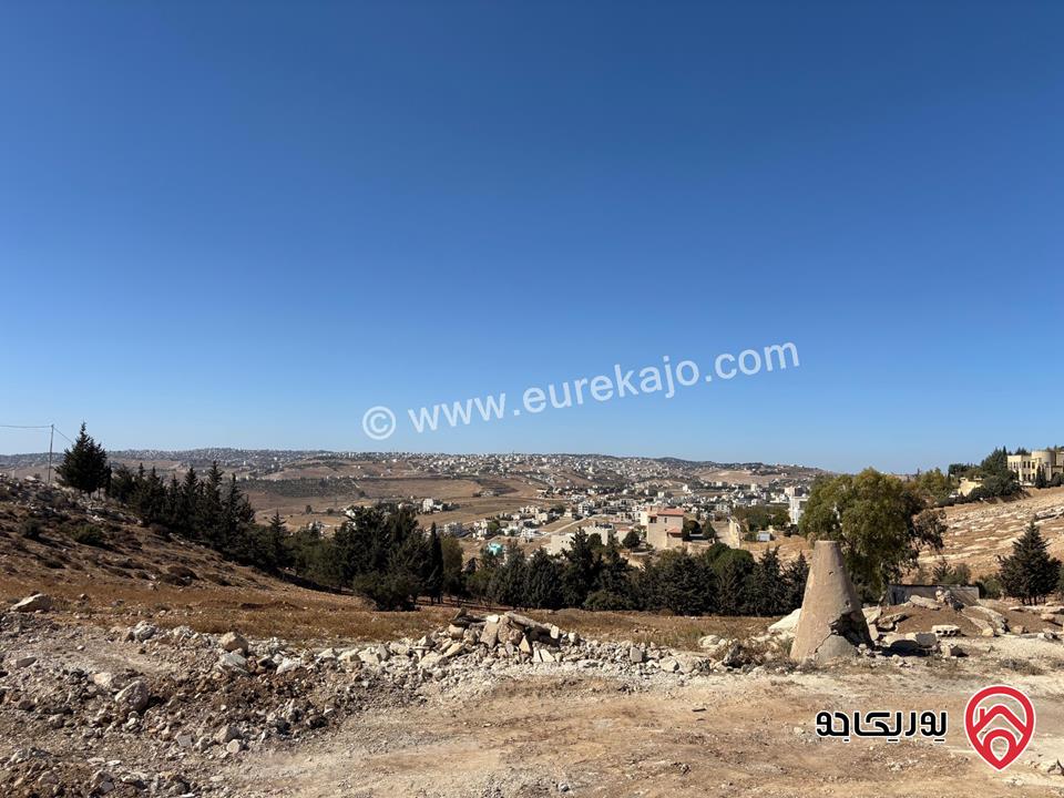 أراضي سكنية مكونة من 15 قطعة المساحات من 1000م - 1100م للبيع في السلط - السرو على اجمل تلال السرو بإطلالة رائعة على عمان والسلط