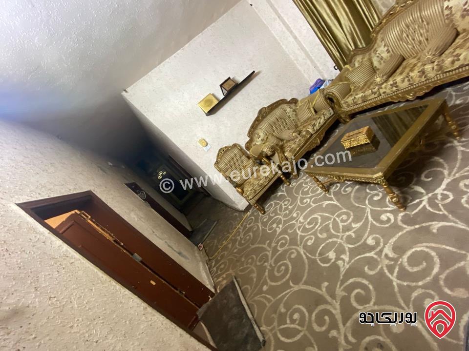 بيت طابقين مساحة 260م على أرض 150م للبيع في الزرقاء - جبل الأمير حسن