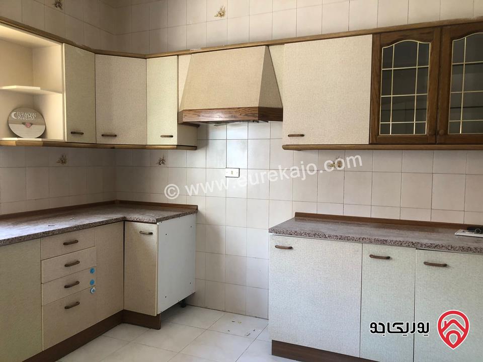 شقة فارغة طابق ثاني مساحة 200م للايجار في عمان - الدوار الخامس 