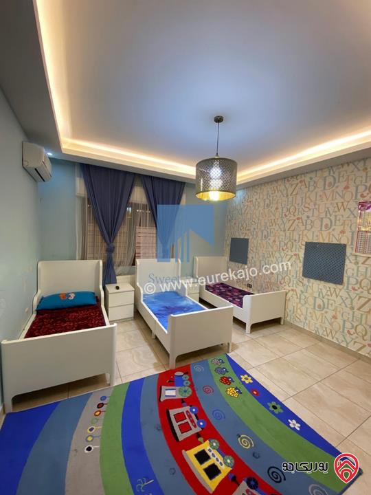 شقة أرضية مفروشة فاخرة للبيع في عمان - أم السماق مساحة 245م مع حديقة وترسات 120م