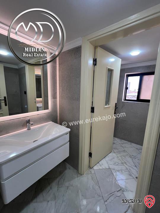 شقة طابقية فارغة للايجار في عمان - الصويفية مساحة 280م 4 نوم طابق ثاني تشطيبات ديكورات عصرية فاخرة اطلالة جميلة