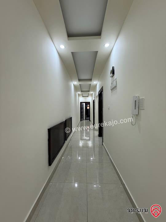 شقة شبه ارضية مساحة 184م مع ترس وحديقة 120م سوبر ديلوكس للبيع في عمان - المقابلين 