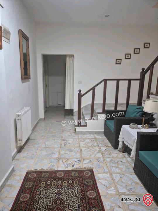 شقة دوبليكس طابقين مساحة 255م داخلي و 100م خارجي للبيع في عمان - عبدون 