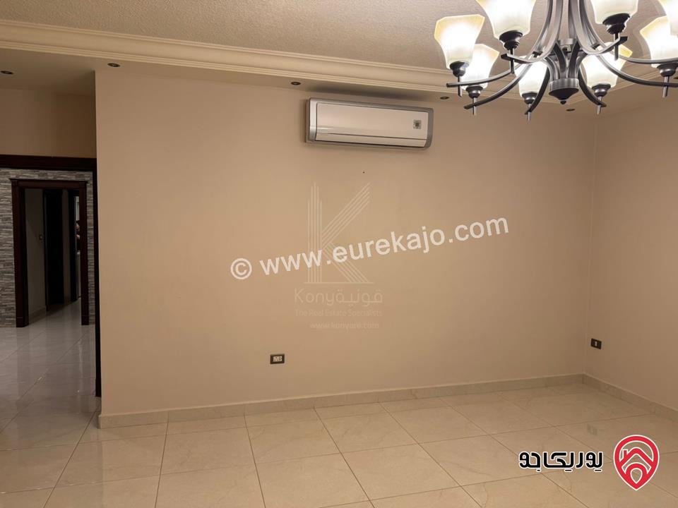 شقة مميزة طابق ثاني مساحة 300م للبيع في عمان - الرابية