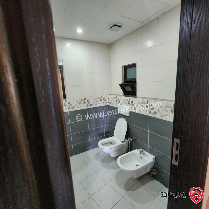 شقة ديلوكس طابق ثالث مساحة 330م للبيع في عمان - جبل عمان مطلة على وادي عبدون