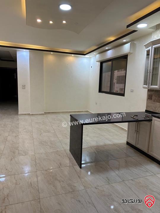 شقة طابق أول مساحة 167م للبيع في الزرقاء الجديدة