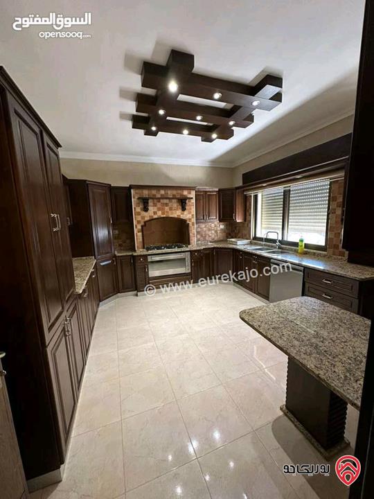 شقة مفروشة طابق ثالث مع روف مساحة 290م للايجار في عمان - طريق المطار