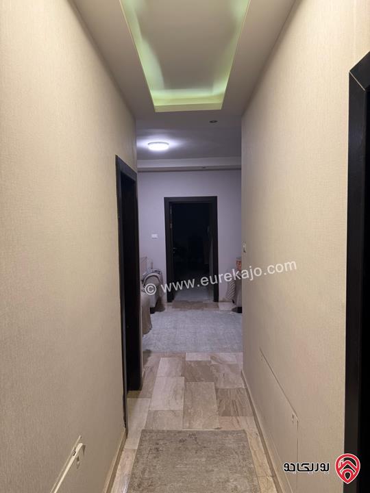 شقة مساحة 146م طابق -1 من المدخل الامامي وطابق ثاني من الشارع الخلفي للبيع في عمان - دابوق، منطقة سكن خاص طابقين ورووف