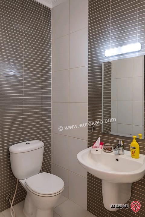 شقة أرضية مساحة 152م داخلي و 50م خارجي للايجار مفروشة في عمان - عبدون