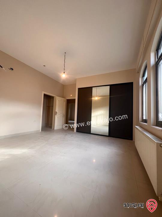 شقة طابق ثالث مساحة 325م للايجار في عمان - ضاحية الأمير راشد 