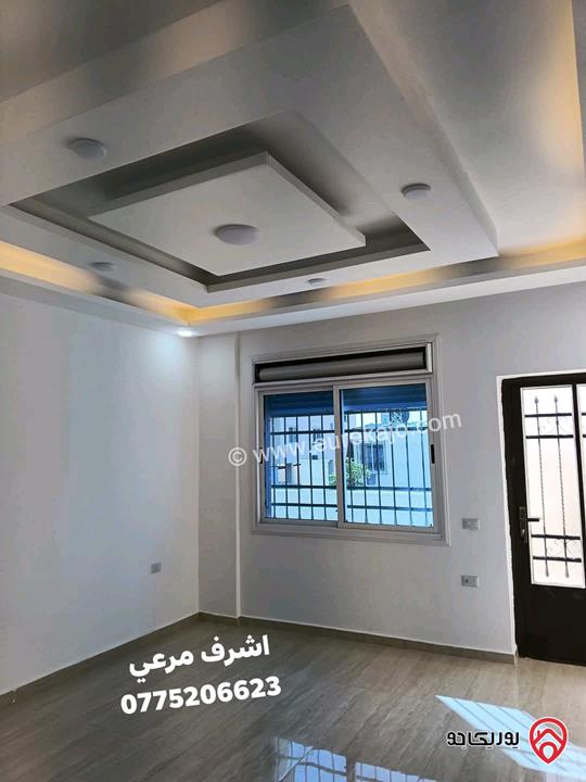 شقة طابق ارضي مساحة 135م مع ترس لم تسكن للبيع في الزرقاء 