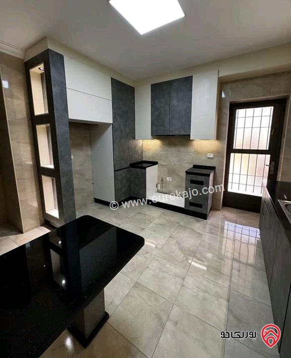 شقة فارغة طابق اول مساحة 200م للإيجار في عمان - البنيات