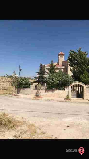 فيلا مساحة 600م للبيع في عمان - قرب مدارس الشويفات ونادي الجواد العربي