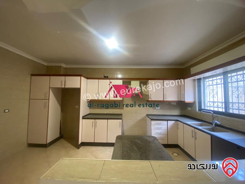 شقة فارغة شبه ارضية مساحة 165م للايجار في عمان - الرابية