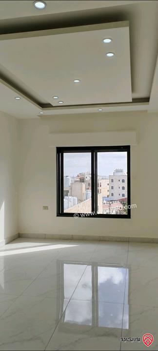 شقة جديدة مساحة 165م دوبلكس للبيع في عمان - الجبيهة شارع الاردن حي الديوان