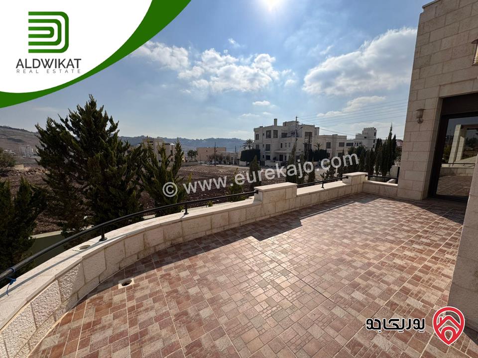 فيلا مساحة الارض 1600م ومساحة البناء 1100م مساحة الحديقة 400م للبيع في السلط - منطقة السرو 