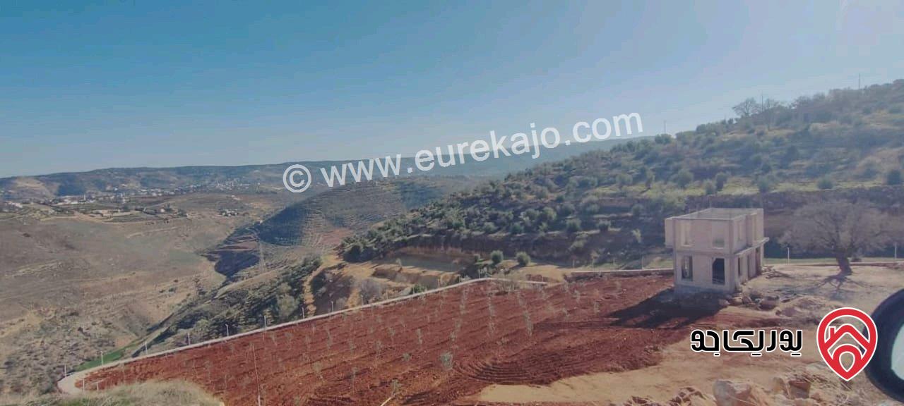 بيت دوبليكس طابقين عظم مساحة 150م على أرض 12 دونم للبيع في السلط 