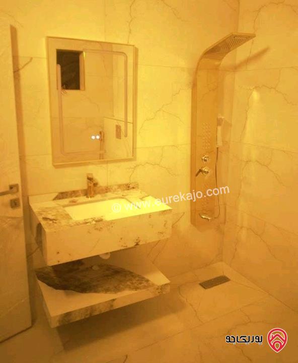 شقة فارغة أرضية مساحة 225م داخلي و 100م خارجي للايجار في عمان - الجبيهة