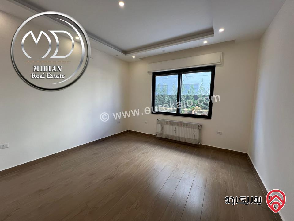 شقق فاخرة للبيع في عمان - ضاحية النخيل مساحات 225م تشطيبات وديكورات عصرية اطلالة جميلة جديدة لم تسكن