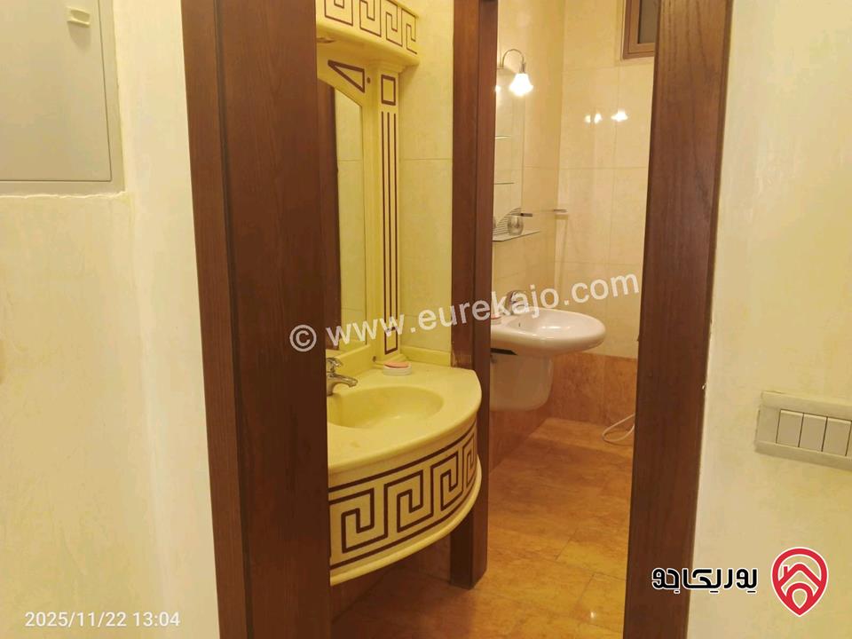 شقة طابقية مساحة 300م للبيع مفروشة في عمان - ام أذينة