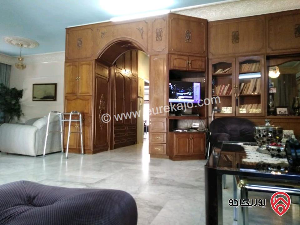 فيلا مكونة من 3 طوابق على أرض 600م للبيع في عمان - أم السماق شارع مكة