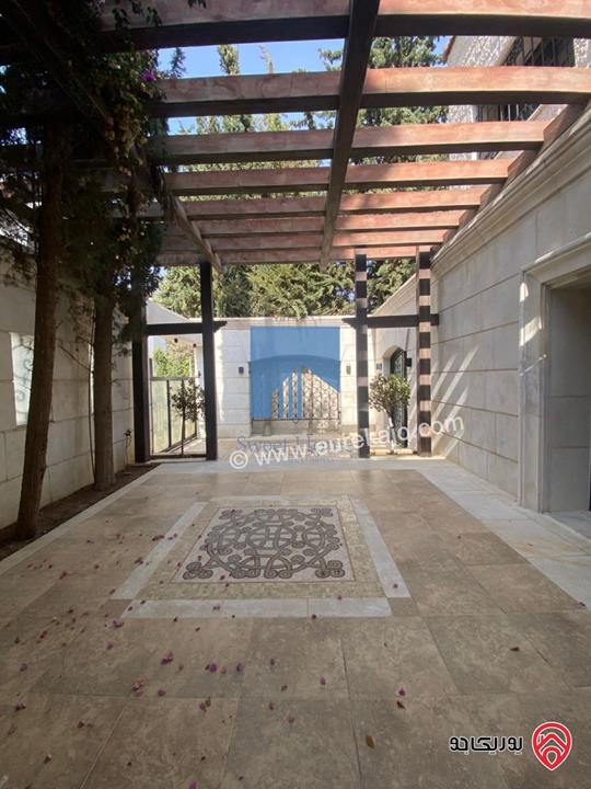 فيلا مستقلة فاخرة مساحة 700م على ارض 1 دونم و 350م للبيع في عمان - أم السماق الشمالي قرب التلاوي وخلف السنترو 