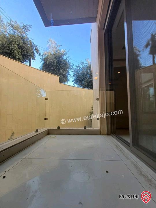 شقة فاخرة طابق ارضي مساحة 225م داخلي و 40م خارجي للايجار في عمان - عبدون 