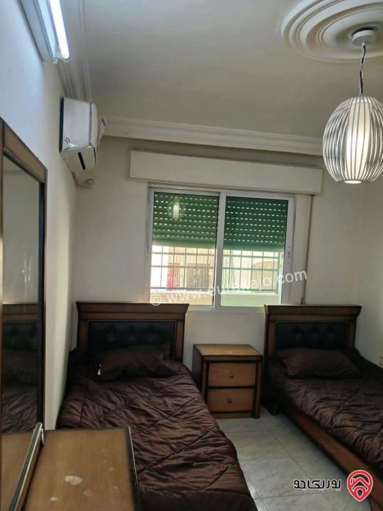 شقة مساحة 135م طابق اول للايجار فارغة او مفروشة في اربد