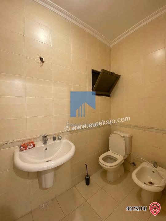 شقة أرضية مميزة  186م مع حديقة وترسات 150م للبيع في عمان - الجندويل