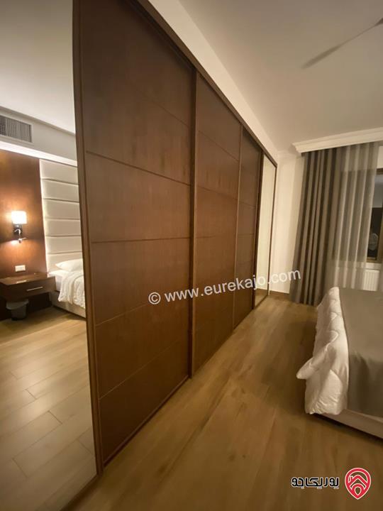 شقة ارضية فاخرة مفروشة مساحة 142م داخلي و 40م خارجي للايجار في عمان - الدوار الرابع جبل عمان