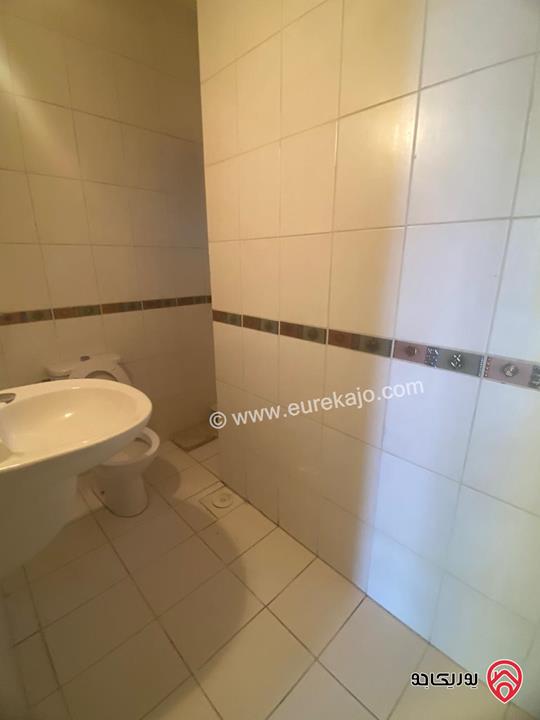 شقة طابق ثالث مساحة 180م للبيع في عمان - الرابية