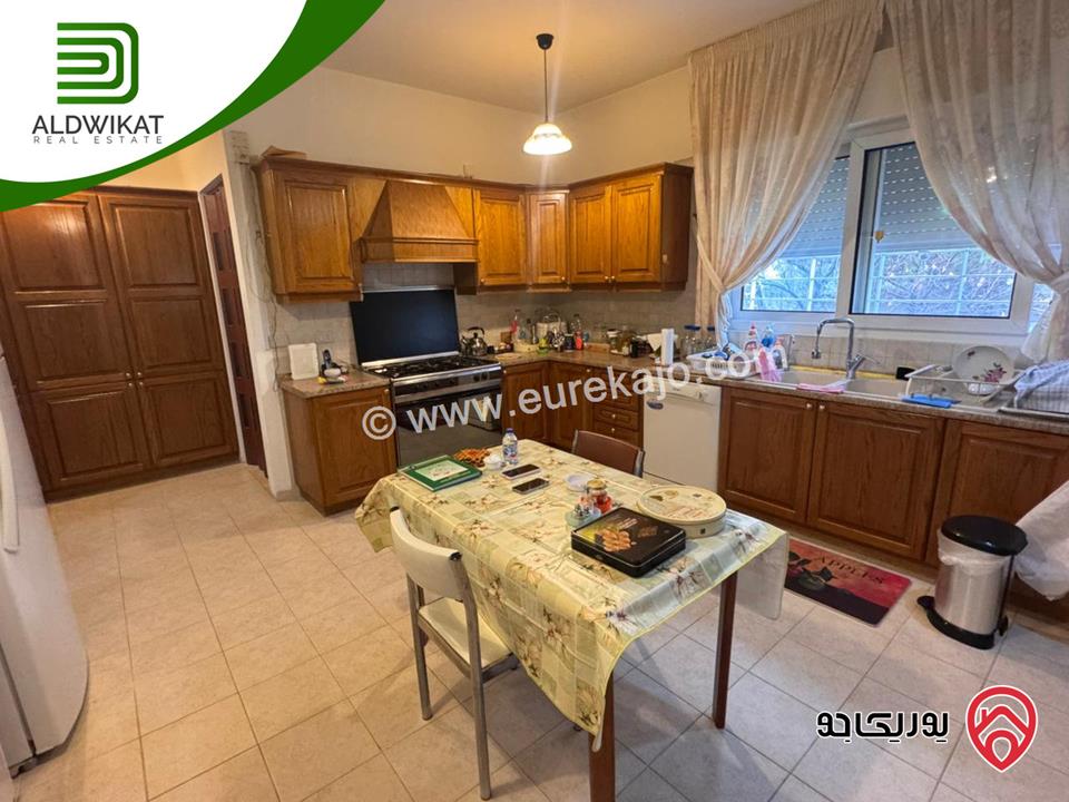 فيلا مستقلة مفروشة للبيع في عمان - خلدا مساحة البناء 580م ومساحة الارض 940م موقع اطلالة