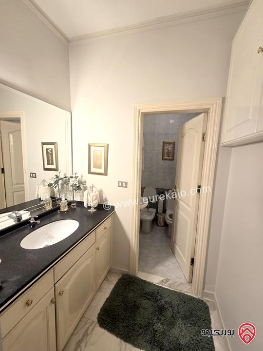 شقة مفروشة ارضية مساحة 210م مع حديقة 200م للإيجار في عمان - الرابية