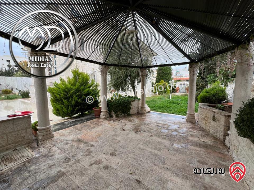 فيلا مستقلة فارغة أو مفروشة للايجار في عمان - ام السماق مساحة 750م مع تراسات و حدائق تصلح تجاري أو روضة أو حضانة