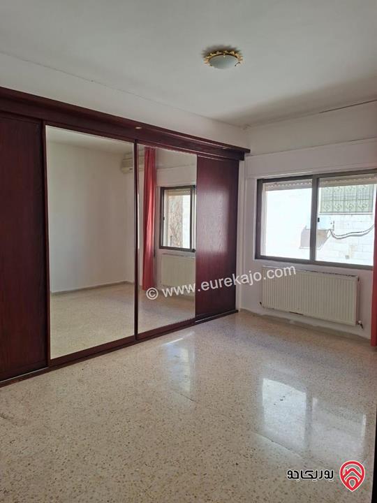 شقة طابق ثالث مساحة 140م للايجار في عمان - ام اذينة