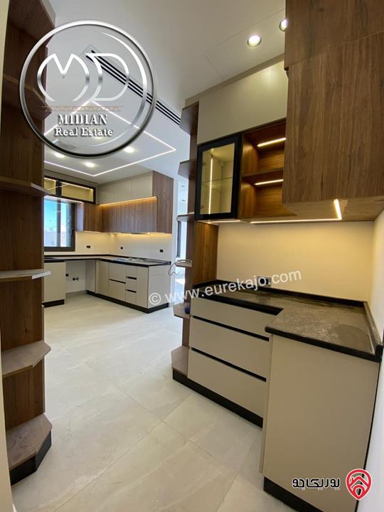 شقق فارغة للايجار في عمان - الرابية مساحات 180م تشطيبات و ديكورات عصرية فاخرة اطلالة جميلة جديدة لم تسكن