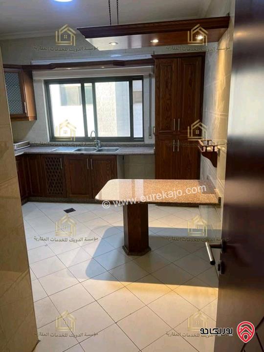 شقة فارغة طابق ثالث مساحة 150م للإيجار في عمان - الرابية 