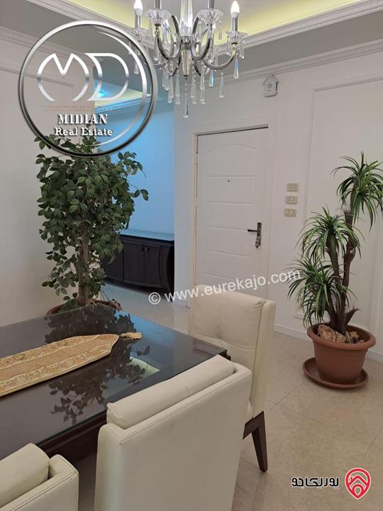 شقة مفروشة للايجار في عمان - الشميساني مساحة 180م طابق ثالث تشطيبات و فرش سوبر ديلوكس اطلالة جميلة